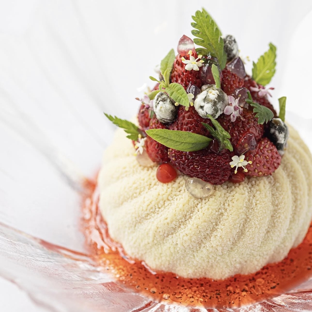 STRAWBERRY AND PISTACHIO PARFAIT